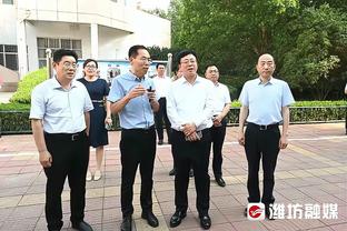 官方：利物浦与18岁中场克拉克签订长约，球员已为一队出战2次